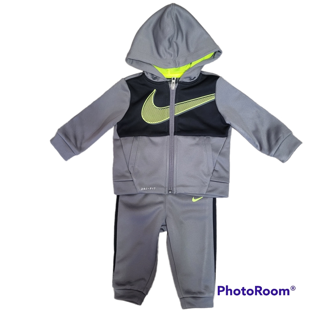 Nike track suit 6 mos